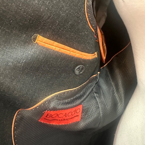 Tuxedo - Picture 5 of 12